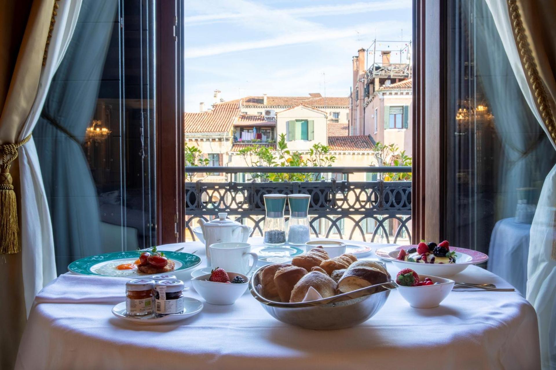 Ca' Bonfadini Historic Experience Hotel Venesia Bagian luar foto