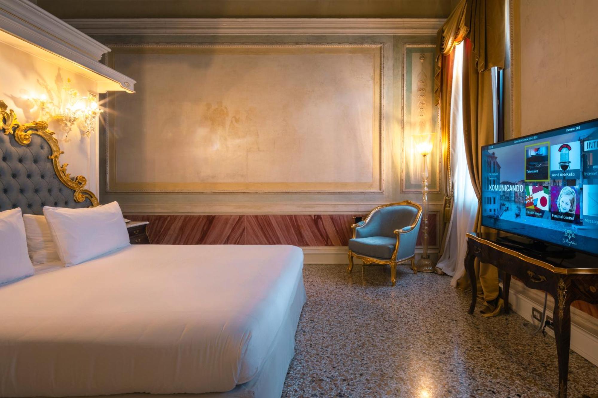 Ca' Bonfadini Historic Experience Hotel Venesia Bagian luar foto