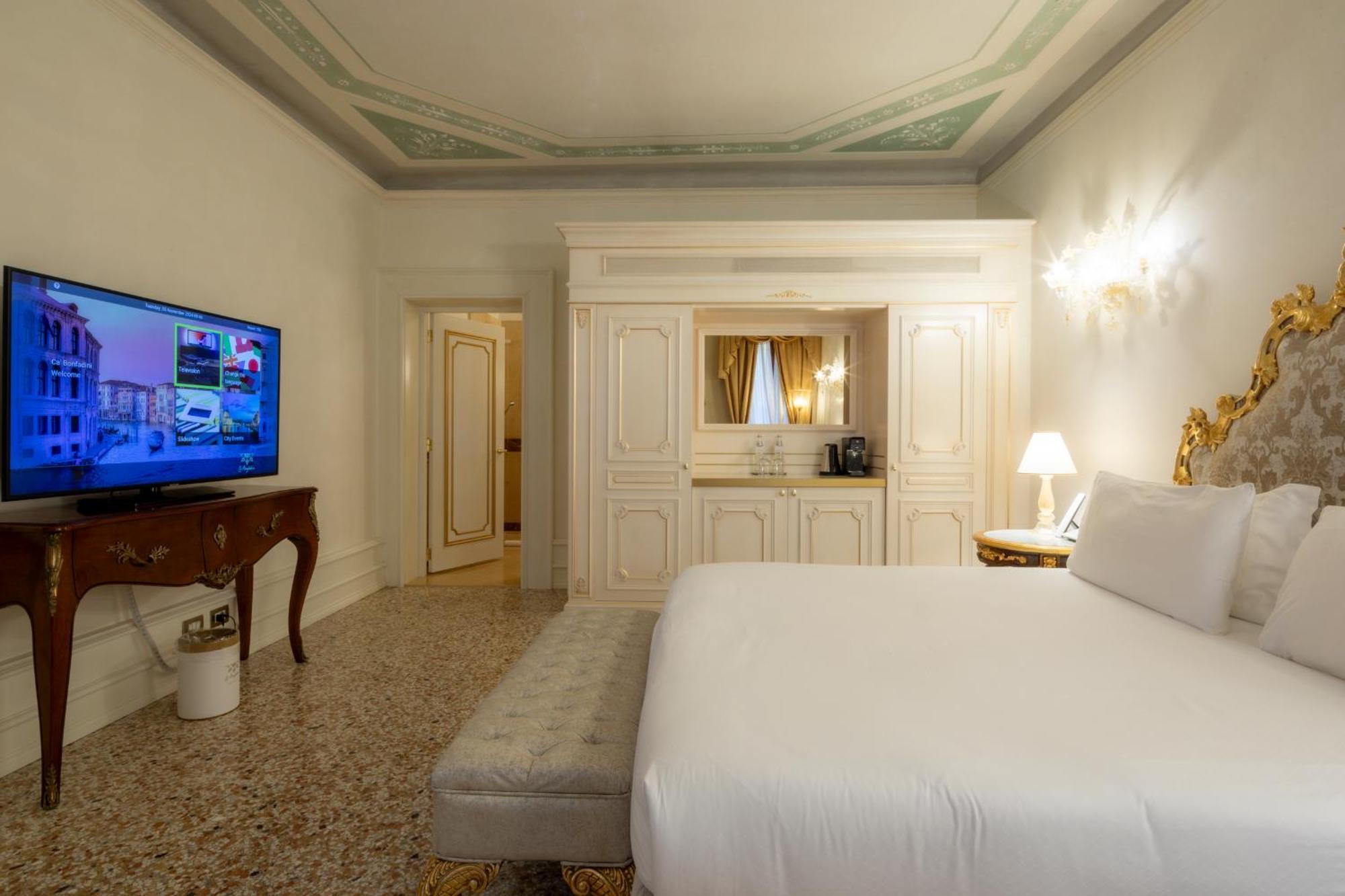 Ca' Bonfadini Historic Experience Hotel Venesia Bagian luar foto