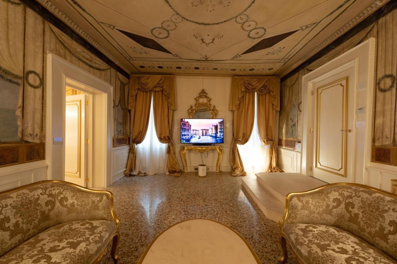 Ca' Bonfadini Historic Experience Hotel Venesia Bagian luar foto